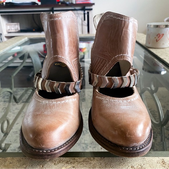 Freebird Boot Blade Slip-On Ankle Chevron Leather Western Almond-Toe Taupe 8 GUC - Picture 4 of 12